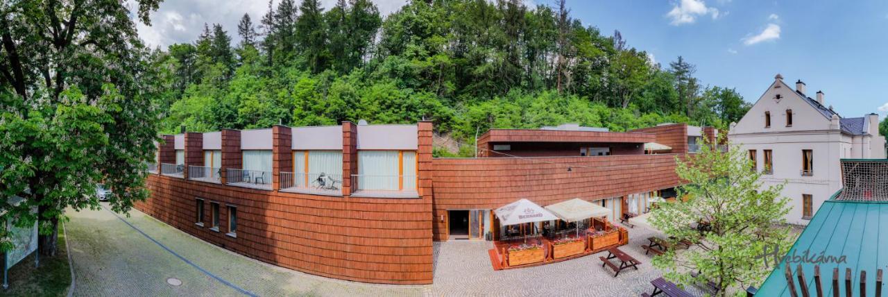 Restaurace a Pension Hřebíkárna Chomutov Esterno foto