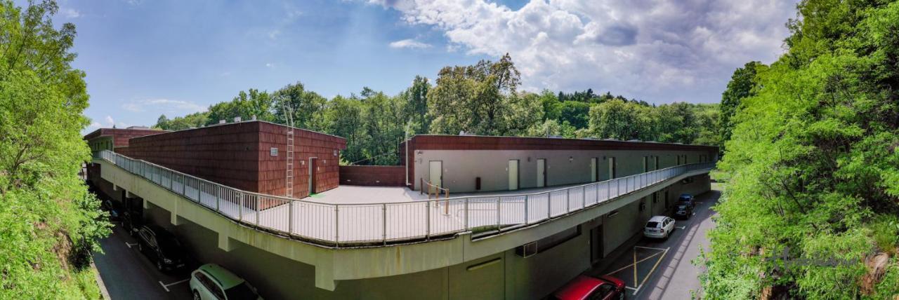 Restaurace a Pension Hřebíkárna Chomutov Esterno foto