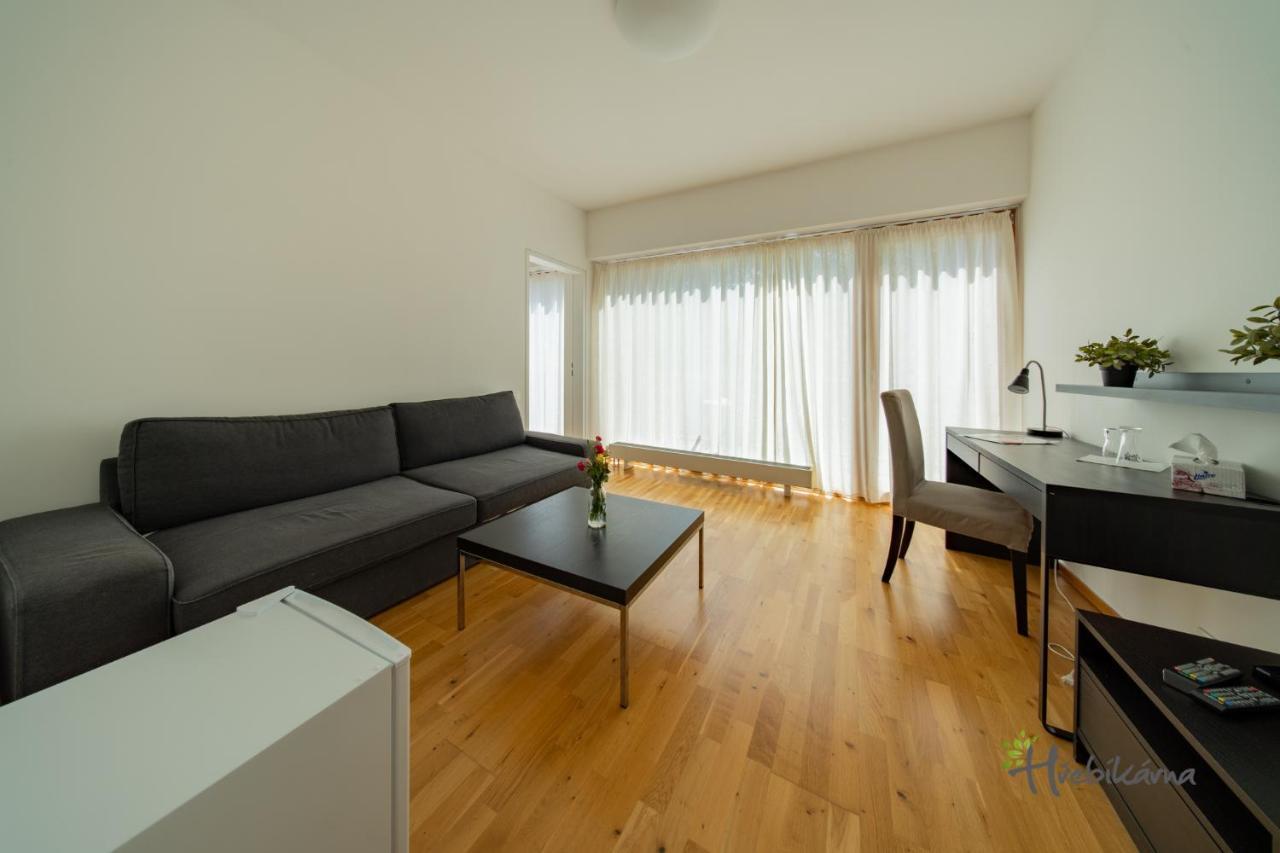 Restaurace a Pension Hřebíkárna Chomutov Esterno foto