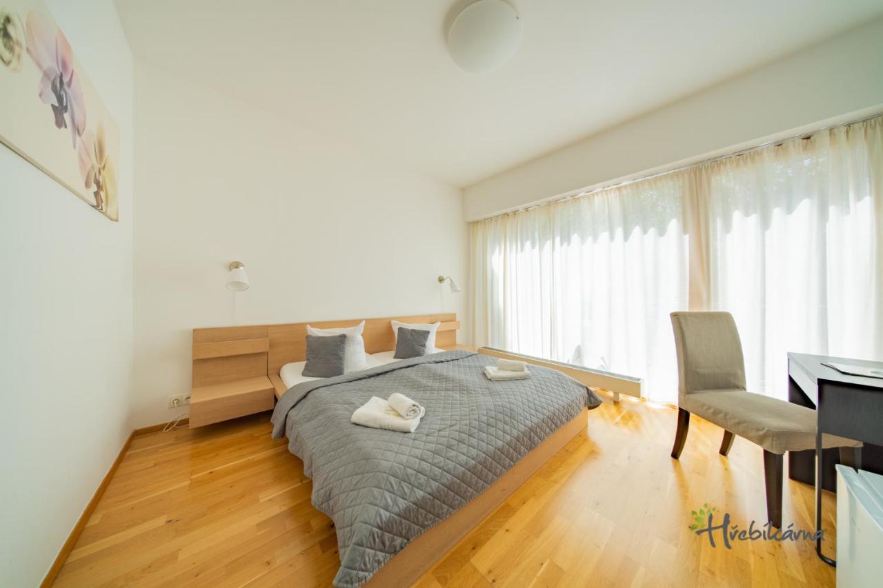 Restaurace a Pension Hřebíkárna Chomutov Esterno foto