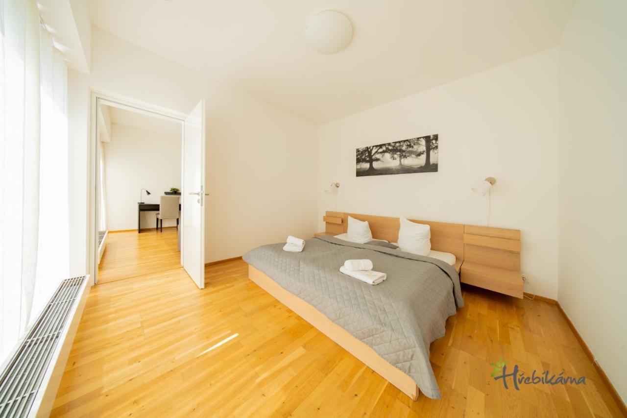 Restaurace a Pension Hřebíkárna Chomutov Esterno foto