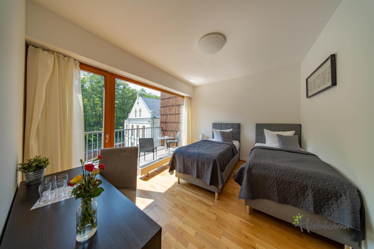 Restaurace a Pension Hřebíkárna Chomutov Esterno foto