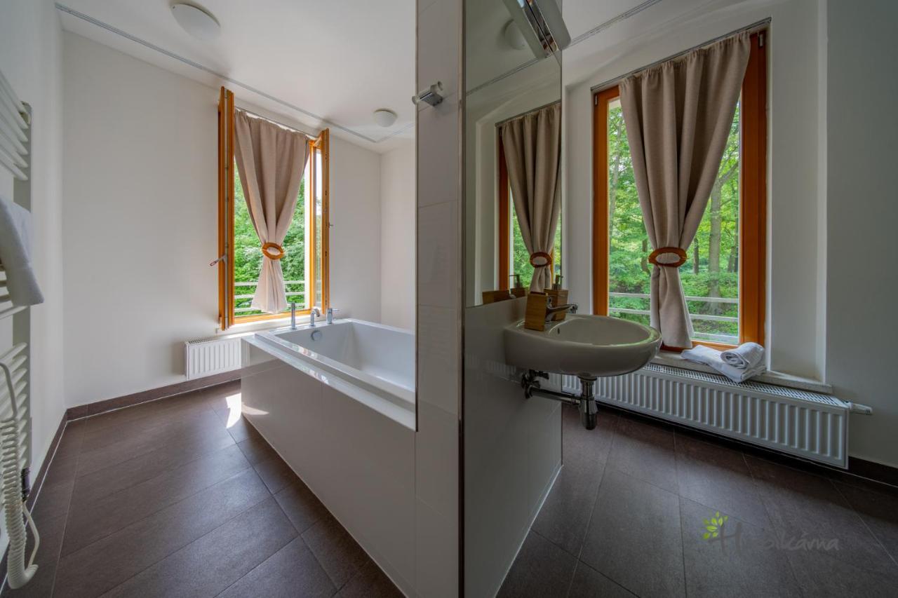 Restaurace a Pension Hřebíkárna Chomutov Esterno foto