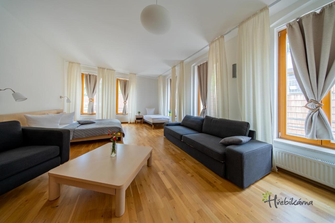 Restaurace a Pension Hřebíkárna Chomutov Esterno foto