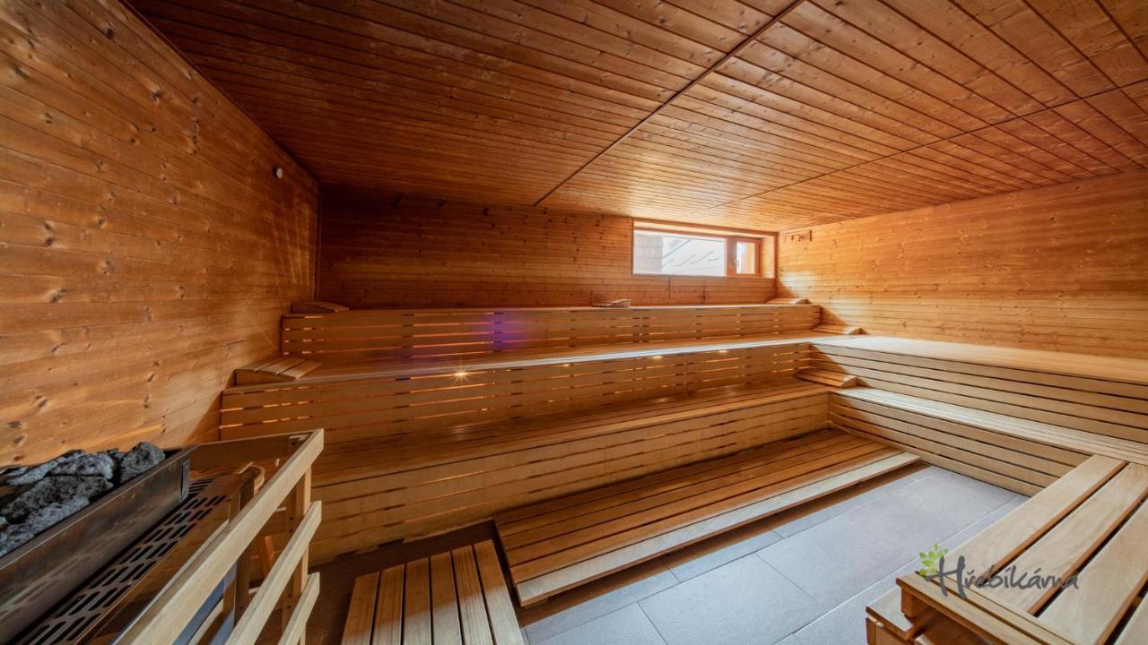 Restaurace a Pension Hřebíkárna Chomutov Esterno foto