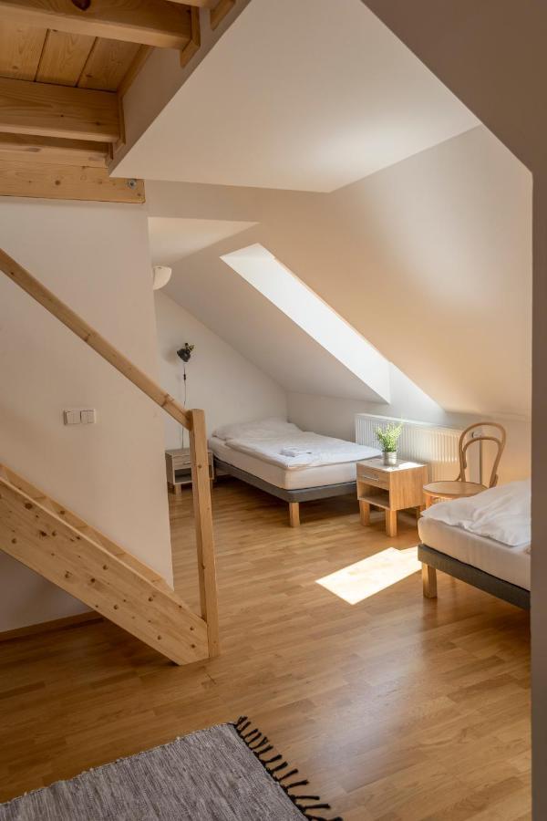 Restaurace a Pension Hřebíkárna Chomutov Esterno foto