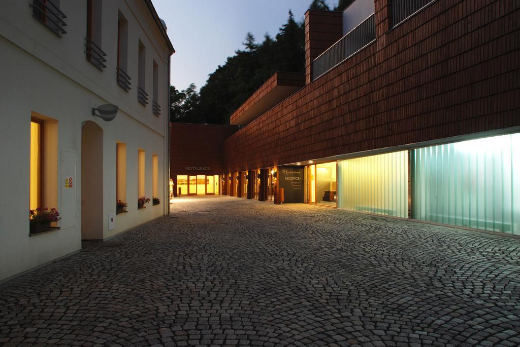 Restaurace a Pension Hřebíkárna Chomutov Esterno foto