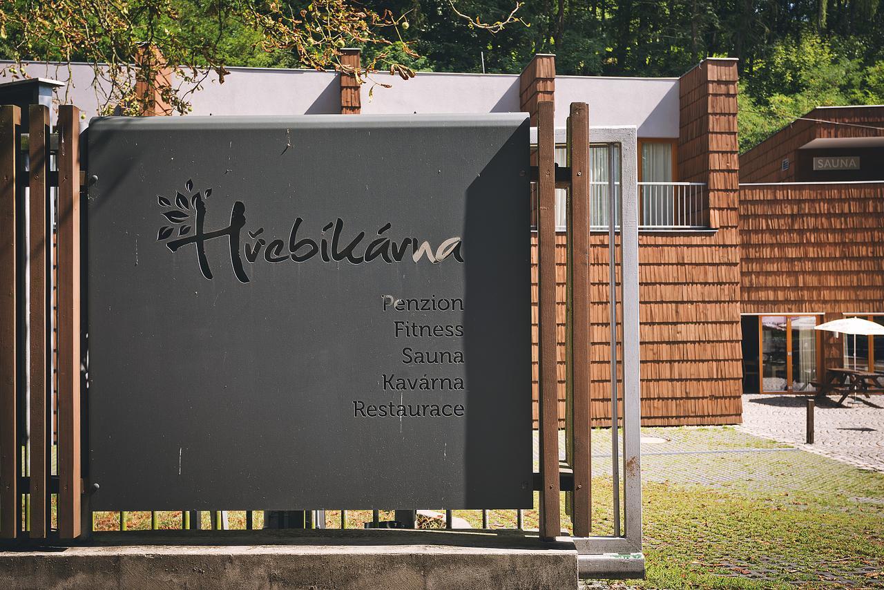 Restaurace a Pension Hřebíkárna Chomutov Esterno foto