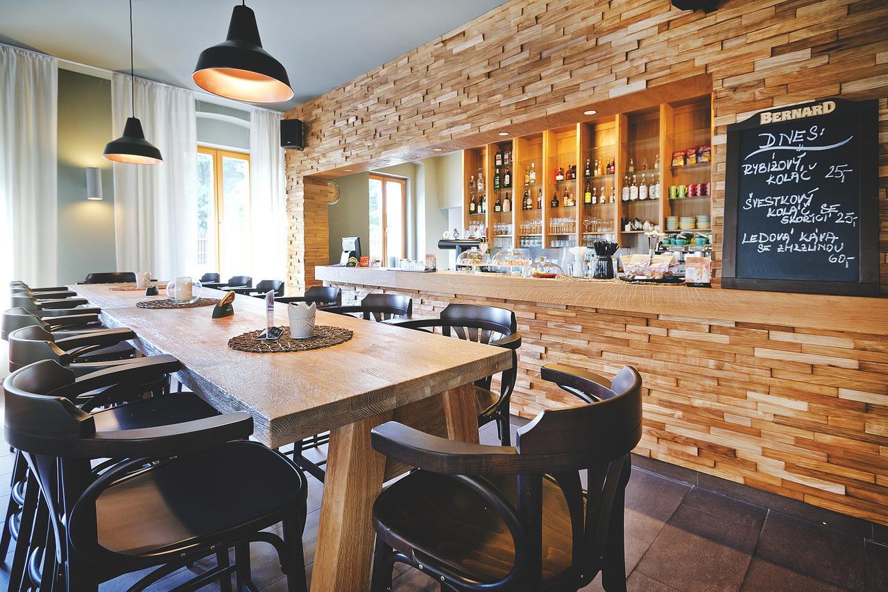 Restaurace a Pension Hřebíkárna Chomutov Esterno foto