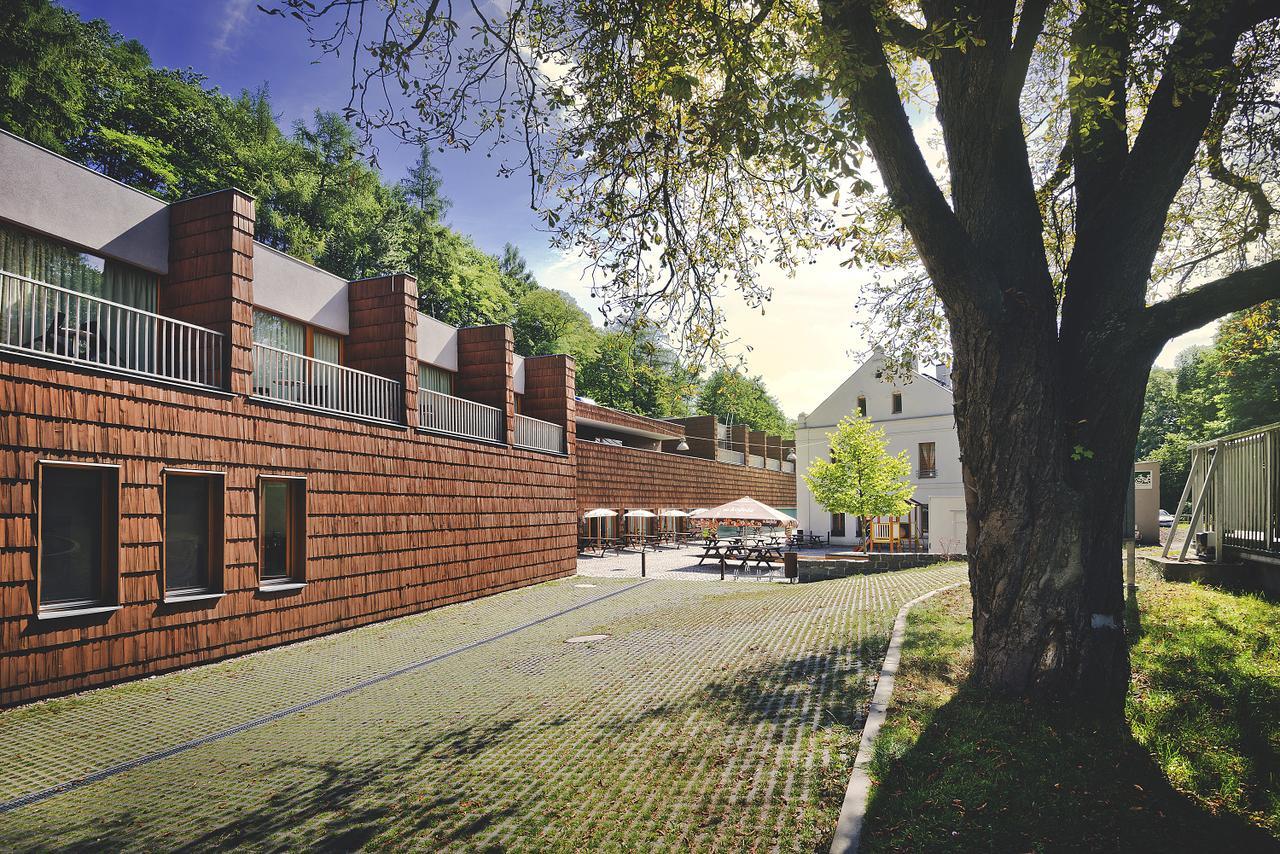 Restaurace a Pension Hřebíkárna Chomutov Esterno foto