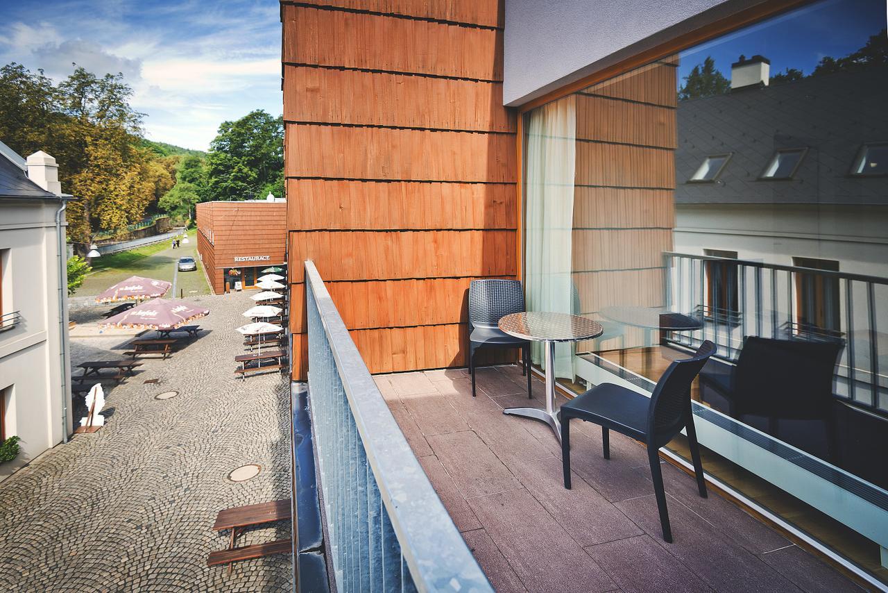 Restaurace a Pension Hřebíkárna Chomutov Esterno foto